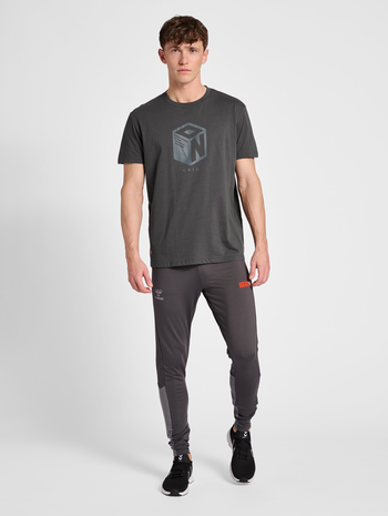 hmlPRO GRID COTTON T-SHIRT S/S, FORGED IRON, model