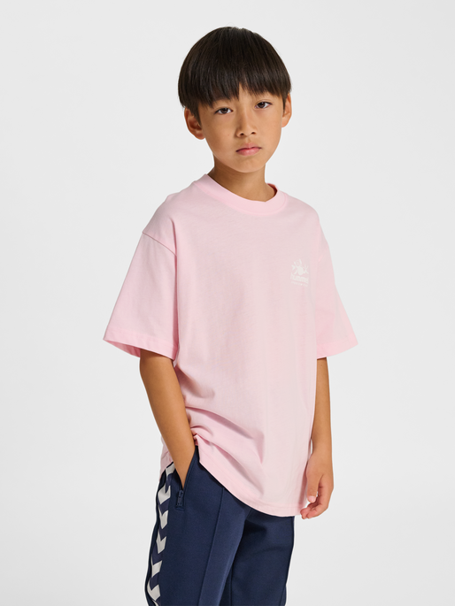 hmlJR LOOSE T-SHIRT S/S STADIUM, PINK-A-BOO, model