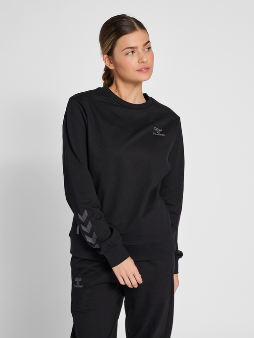 hmlOFFGRID COTTON SWEATSHIRT WO, JET BLACK, model