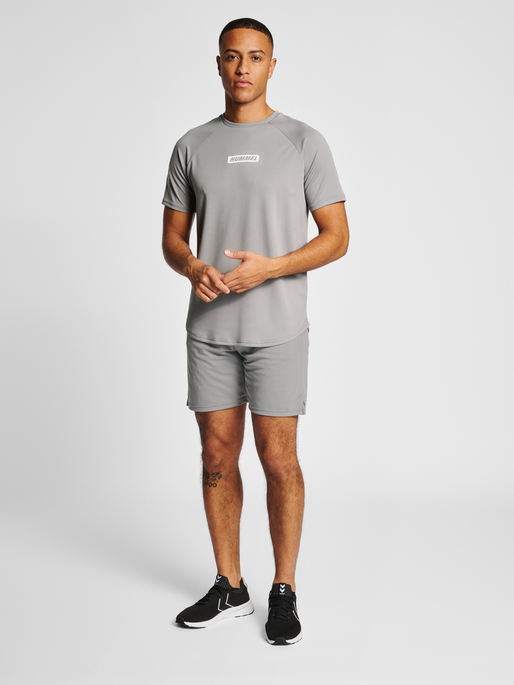 hmlTE TOPAZ SHORTS, SHARKSKIN, model