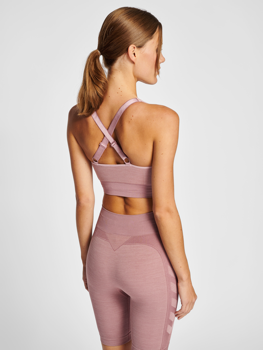 hmlCLEA SEAMLESS SPORTS TOP, WOODROSE, model