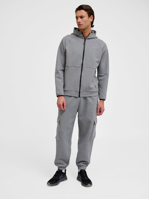 hmlTECH FLEECE LOOSE CARGO PANTS, GREY MELANGE, model