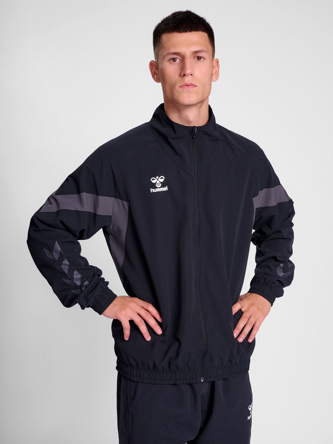 アストンヴィラ hummel ナイロンジャケット DWS 収納フード付 古着