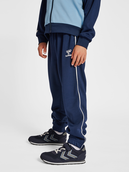 hmlLUBAGO TRACKSUIT, DUSK BLUE, model
