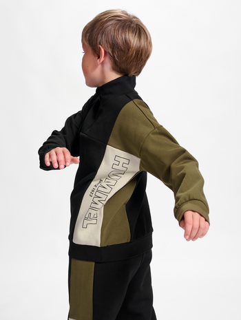 hmlBRAN HALF ZIP, BLACK, model