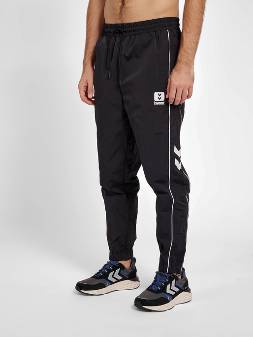 hmlLGC WALTER WOV REGULAR PANTS, BLACK, model