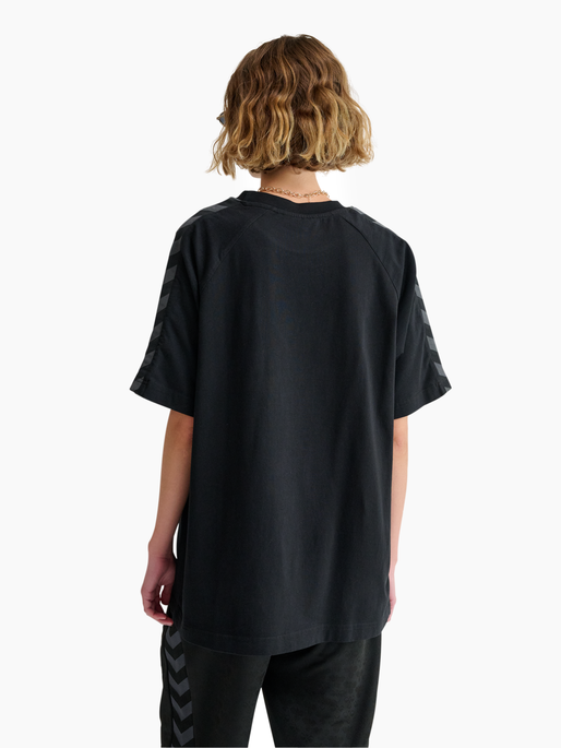 hmlARCHIVE LOOSE T-SHIRT S/S, BLACK, model