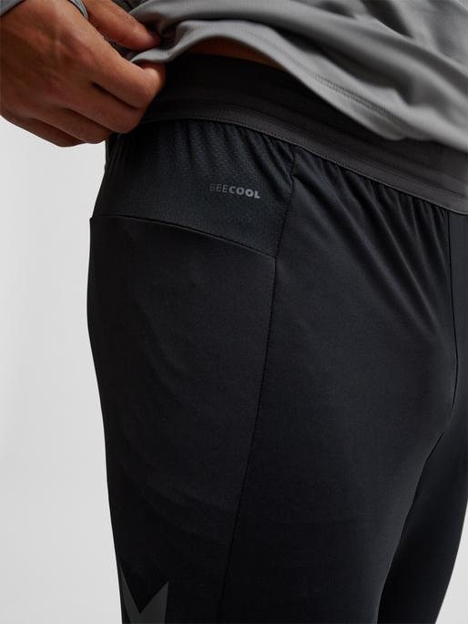 hmlPRO TRAINING PANTS, BLACK, model