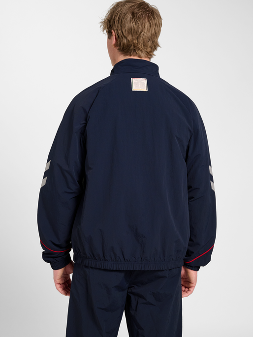 hmlWORLD 26 TRACK ZIP JACKET, DARK SAPPHIRE, model