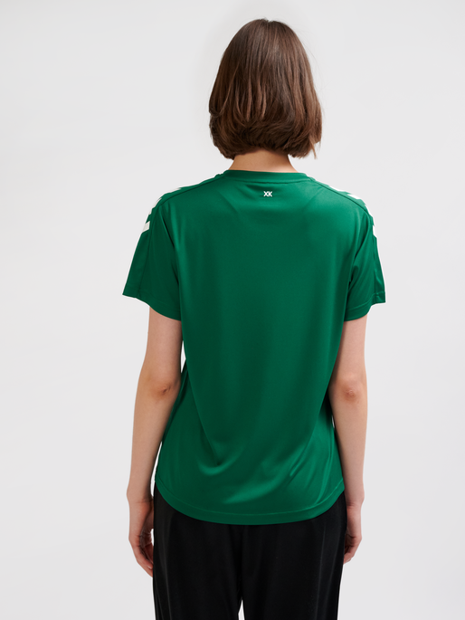 hmlCORE XK POLY JERSEY S/S WOMAN, EVERGREEN, model