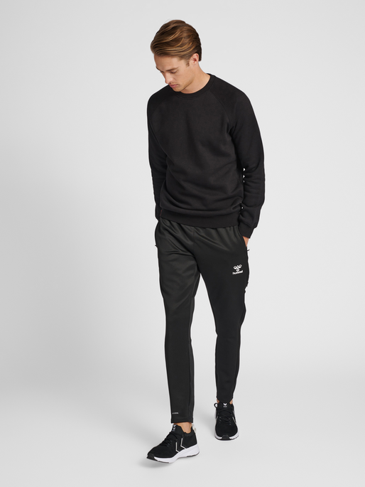 hmlRED HEAVY SWEATSHIRT, BLACK, model