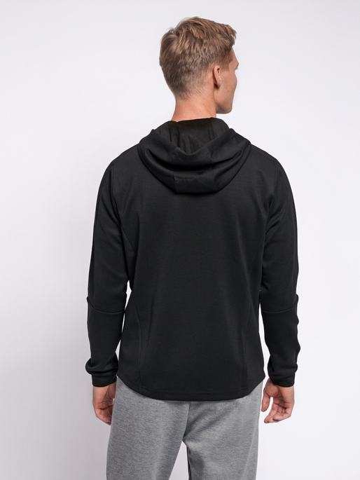 hmlTROPPER ZIP HOODIE, BLACK, model