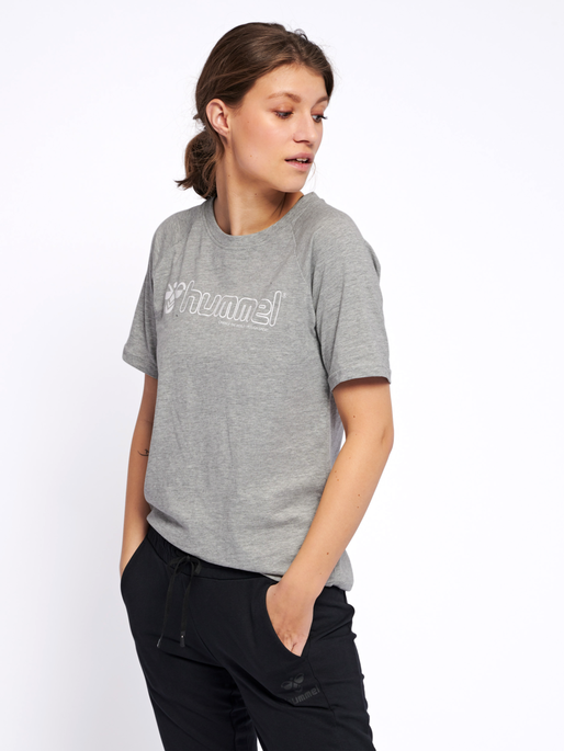 hmlZENIA T-SHIRT S/S, 2006, model
