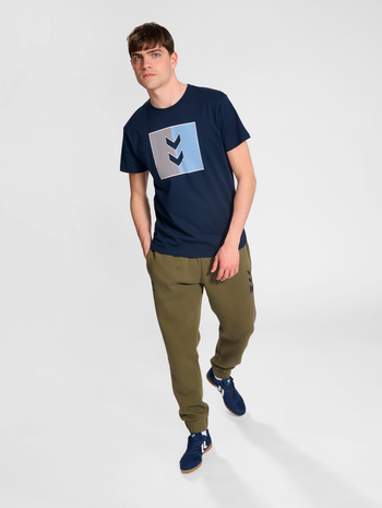 hmlACTIVE STRIPE CO TEE S/S, DRESS BLUES, model