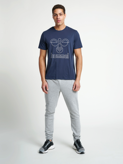 hmlPETER T-SHIRT S/S, BLUE NIGHTS, model