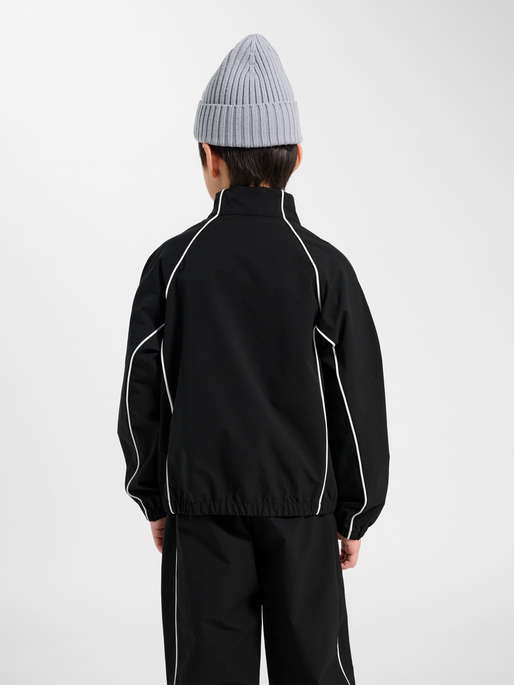hmlJR STREET TRACKSUIT JACKET, BLACK BEAUTY, model