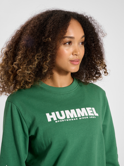 hmlLEGACY SWEATSHIRT, FOLIAGE GREEN, model