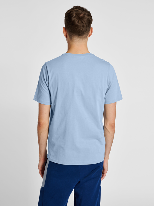 hmlLGC GABE T-SHIRT, ASHLEY BLUE, model
