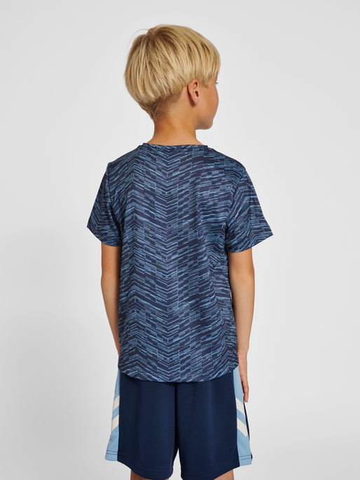 hmlDAMS T-SHIRT S/S, BLACK IRIS, model
