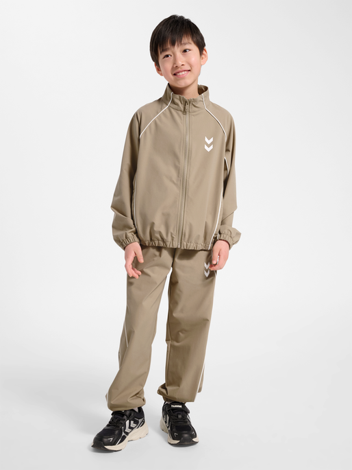 hmlJR STREET TRACKSUIT JACKET, SILVER MINK, model