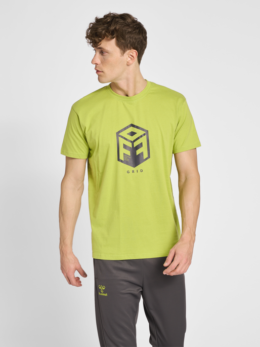 hmlOFFGRID COTTON JERSEY S/S, DARK CITRON, model