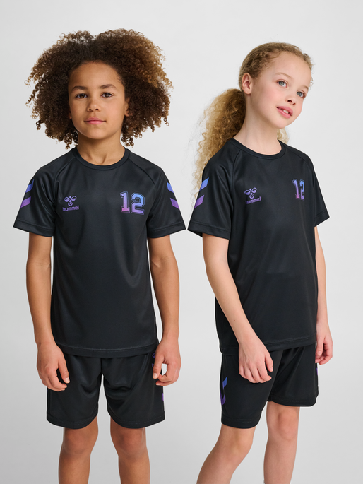 hmlSHIMMER T-SHIRT S/S, BLACK/CAYENNE, model