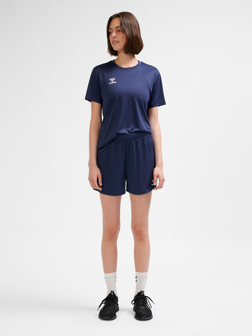hmlESSENTIAL SHORTS WOMAN, MARINE, model