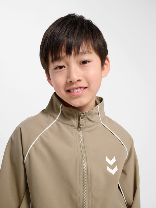 hmlJR STREET TRACKSUIT JACKET, SILVER MINK, model