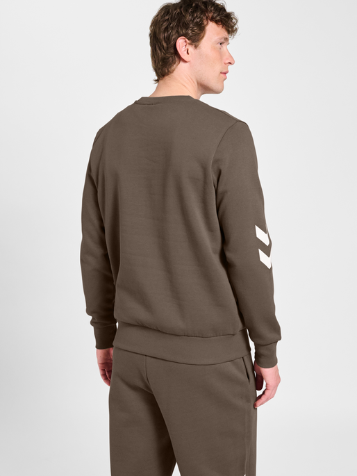 hmlLEGACY 2.0 SWEATSHIRT, DARK NIGHT, model