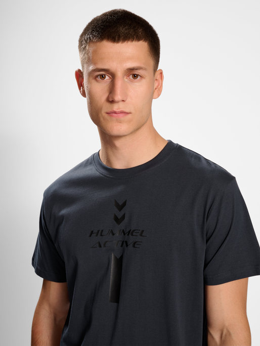 hmlACTIVE GRAPHIC CO TEE S/S, OBSIDIAN, model