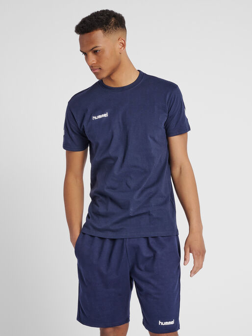 HMLGO COTTON T-SHIRT S/S, MARINE, model
