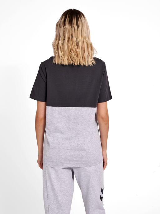 hmlLGC MANFRED T-SHIRT, LIGHT GREY MELANGE, model