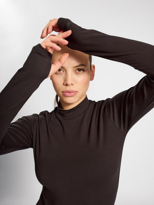 hmlMT RECHARGE T-SHIRT L/S, JAVA, model