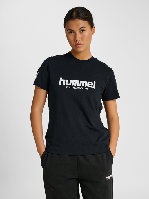 hmlLEGACY 2.0 W T-SHIRT S/S, BLACK, model