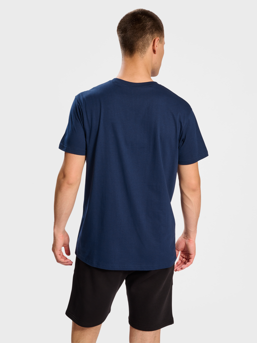 hmlACTIVE GRAPHIC CO TEE S/S, DRESS BLUES, model