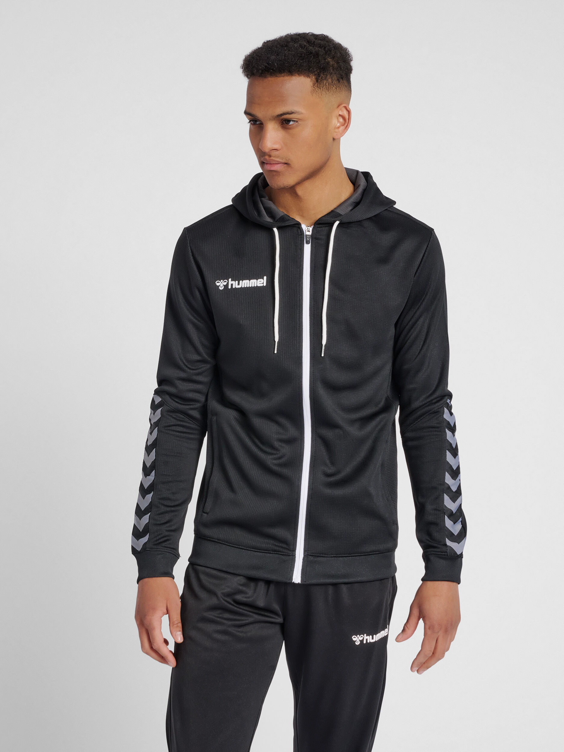 hummel AUTHENTIC POLY ZIP HOODIE BLACK hummel