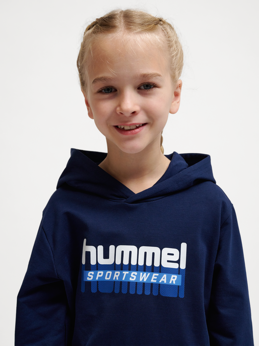 hmlTUKAS HOODIE, BLACK IRIS, model