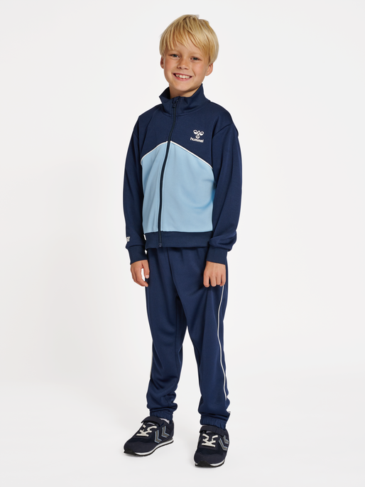 hmlLUBAGO TRACKSUIT, DUSK BLUE, model