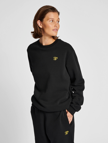 hmlAMNESTY SWEATSHIRT, BLACK, model