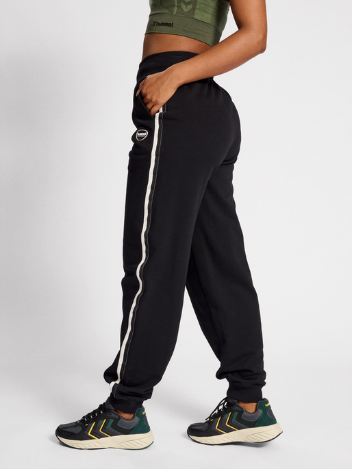 hmlLGC MAI LOOSE PANTS, BLACK, model