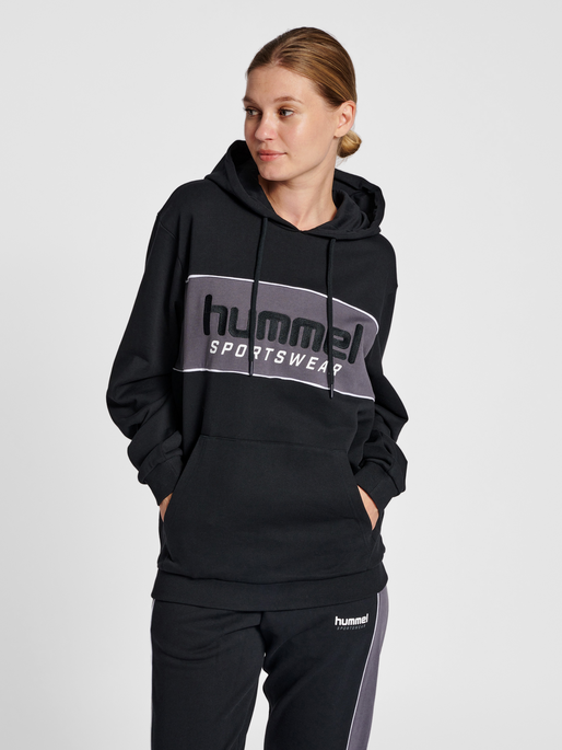 hmlLGC JULIAN HOODIE, 2001, model