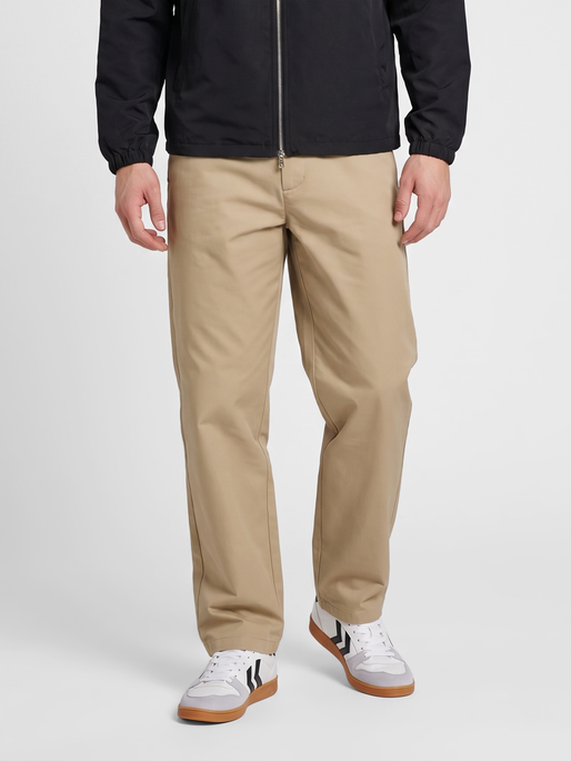 hmlI-D BARREL LEG TROUSERS, CORNSTALK, model