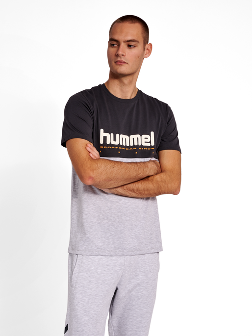 hmlLGC MANFRED T-SHIRT, LIGHT GREY MELANGE, model