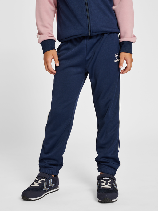 hmlLUBAGO TRACKSUIT, ZEPHYR, model