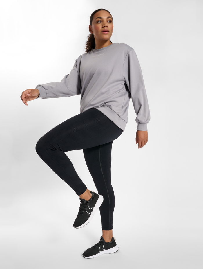 hmlTE PACE SEAMLESS HW TIGHTS PLUS, BLACK, model