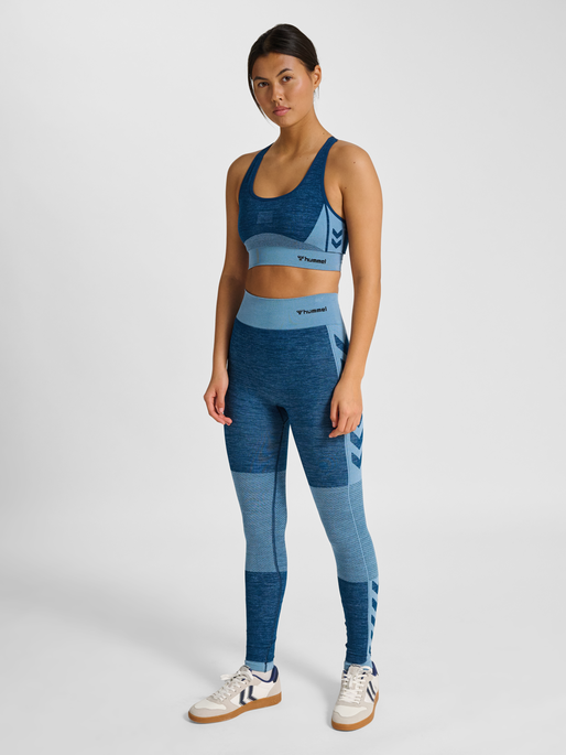 hmlCLEA SEAMLESS MID WAIST TIGHTS, NAVY PEONY/FADED DENIM, model