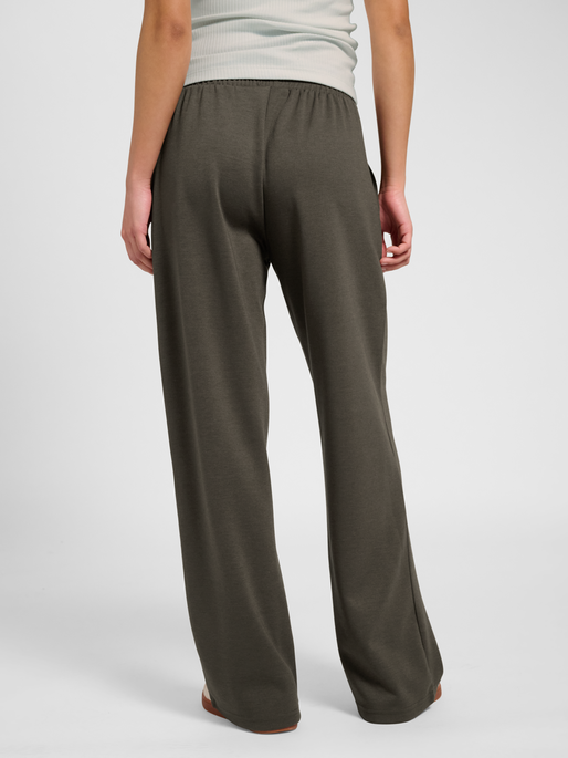 hmlYOGA SOFT W SWEATPANTS, MAJOR BROWN, model