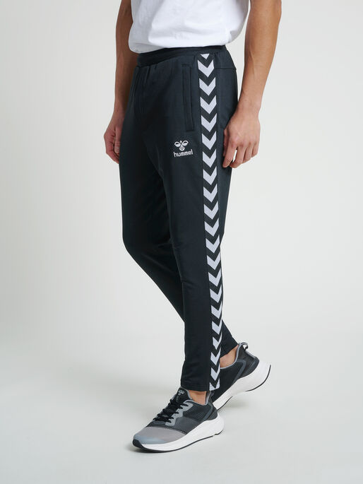 hmlNATHAN 2.0 TAPERED PANTS, BLACK, model