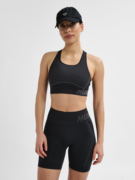 hmlTE CHRISTEL SEAMLESS SPORTS TOP, BLACK/ASPHALT MELANGE, model