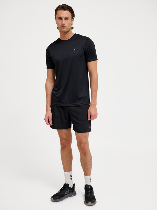 hmlPULSE TRAINING  T-SHIRT S/S, BLACK, model